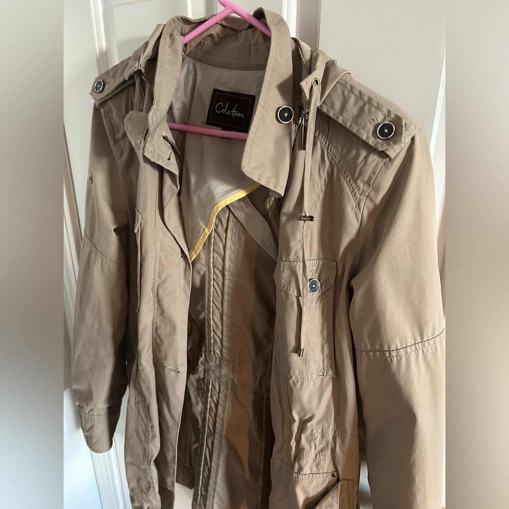 COLE HAAN
Solid-Hued Anorak
